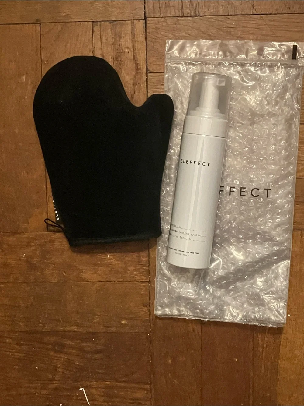 Eleffect “The Tan” tanning mousse with a velvet glove🥰